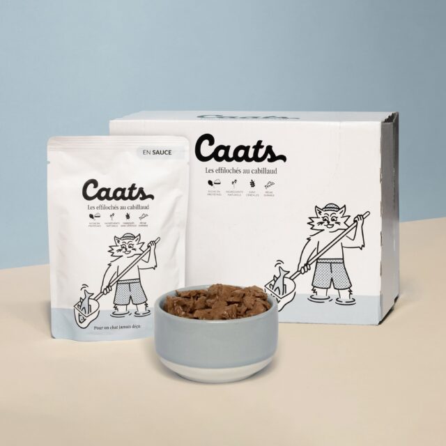 sachet de Pâtée pour chat au Cabillaud dans une gamelle