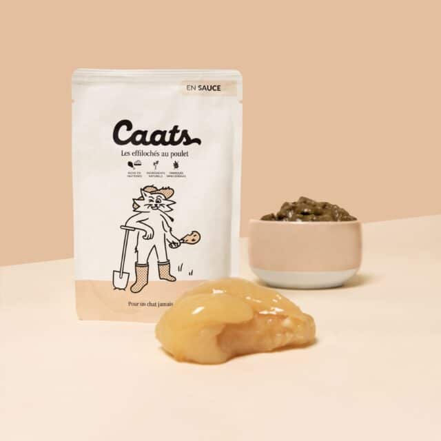 Pâté pour chat au poulet avec morceaux de poulet