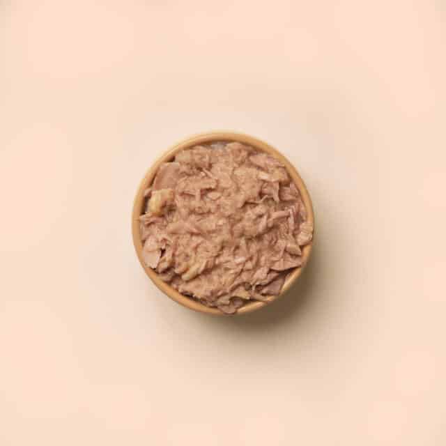 Pâtée pour chat, filet de thon à la crevette